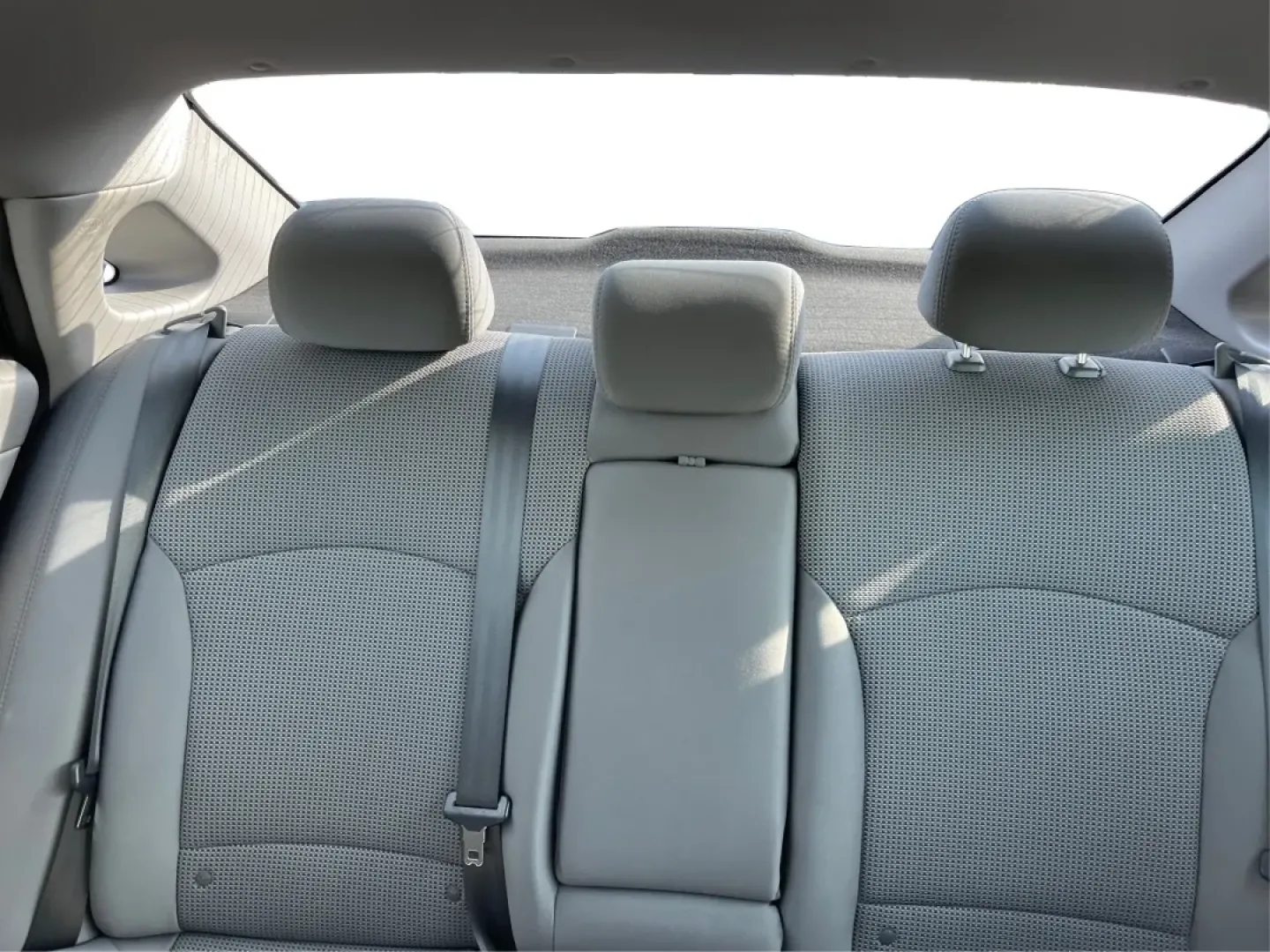 2013 Hyundai Sonata GLS (5NPEB4AC6DH) with an 2.4L I-4 gasoline direct injection engine, located at 401 Woodman Dr, Riverside, OH, 45431, (937) 908-9800, 39.760899, -84.123421 - If you're searching for the perfect blend of reliability, comfort, and affordability, look no further than this stunning 2013 Hyundai Sonata GLS, available now at Advantage Car and Credit in Fairborn, OH. Ideal for budget-conscious buyers or families looking for a dependable sedan, this vehicle shin - Photo#14