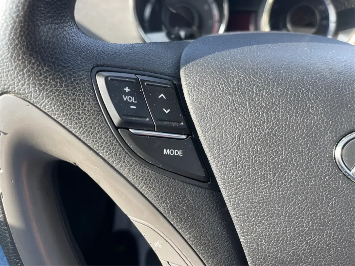 2013 Hyundai Sonata GLS (5NPEB4AC6DH) with an 2.4L I-4 gasoline direct injection engine, located at 401 Woodman Dr, Riverside, OH, 45431, (937) 908-9800, 39.760899, -84.123421 - If you're searching for the perfect blend of reliability, comfort, and affordability, look no further than this stunning 2013 Hyundai Sonata GLS, available now at Advantage Car and Credit in Fairborn, OH. Ideal for budget-conscious buyers or families looking for a dependable sedan, this vehicle shin - Photo#16