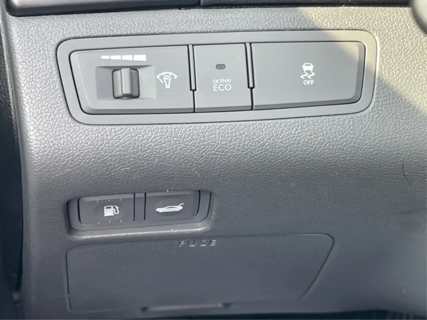 2013 Hyundai Sonata GLS (5NPEB4AC6DH) with an 2.4L I-4 gasoline direct injection engine, located at 401 Woodman Dr, Riverside, OH, 45431, (937) 908-9800, 39.760899, -84.123421 - If you're searching for the perfect blend of reliability, comfort, and affordability, look no further than this stunning 2013 Hyundai Sonata GLS, available now at Advantage Car and Credit in Fairborn, OH. Ideal for budget-conscious buyers or families looking for a dependable sedan, this vehicle shin - Photo#17