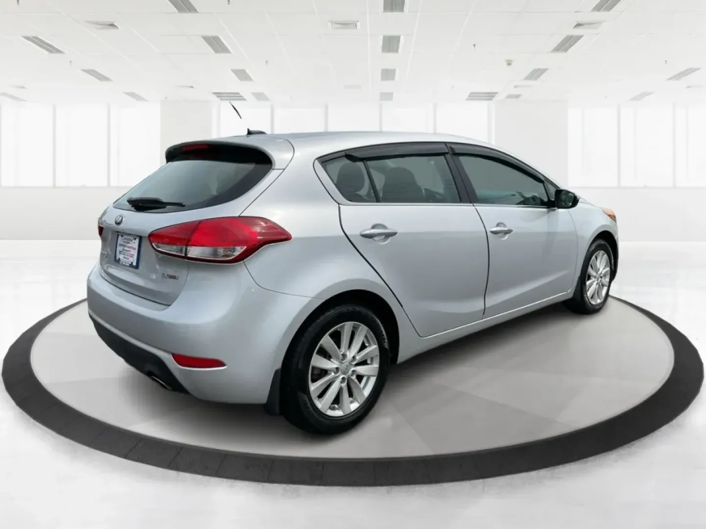 2014 Kia Forte EX (KNAFX5A88E5) with an 2L I-4 gasoline direct injection engine, 6-Speed Automatic transmission, located at 401 Woodman Dr, Riverside, OH, 45431, (937) 908-9800, 39.760899, -84.123421 - **Discover Your Next Adventure with the 2014 Kia Forte EX at Advantage Car and Credit!**<br /> <br /> Are you ready to elevate your daily commute or embark on weekend adventures? The 2014 Kia Forte EX is the perfect companion, whether you're navigating the bustling streets of Fairborn, OH, or hittin - Photo#2