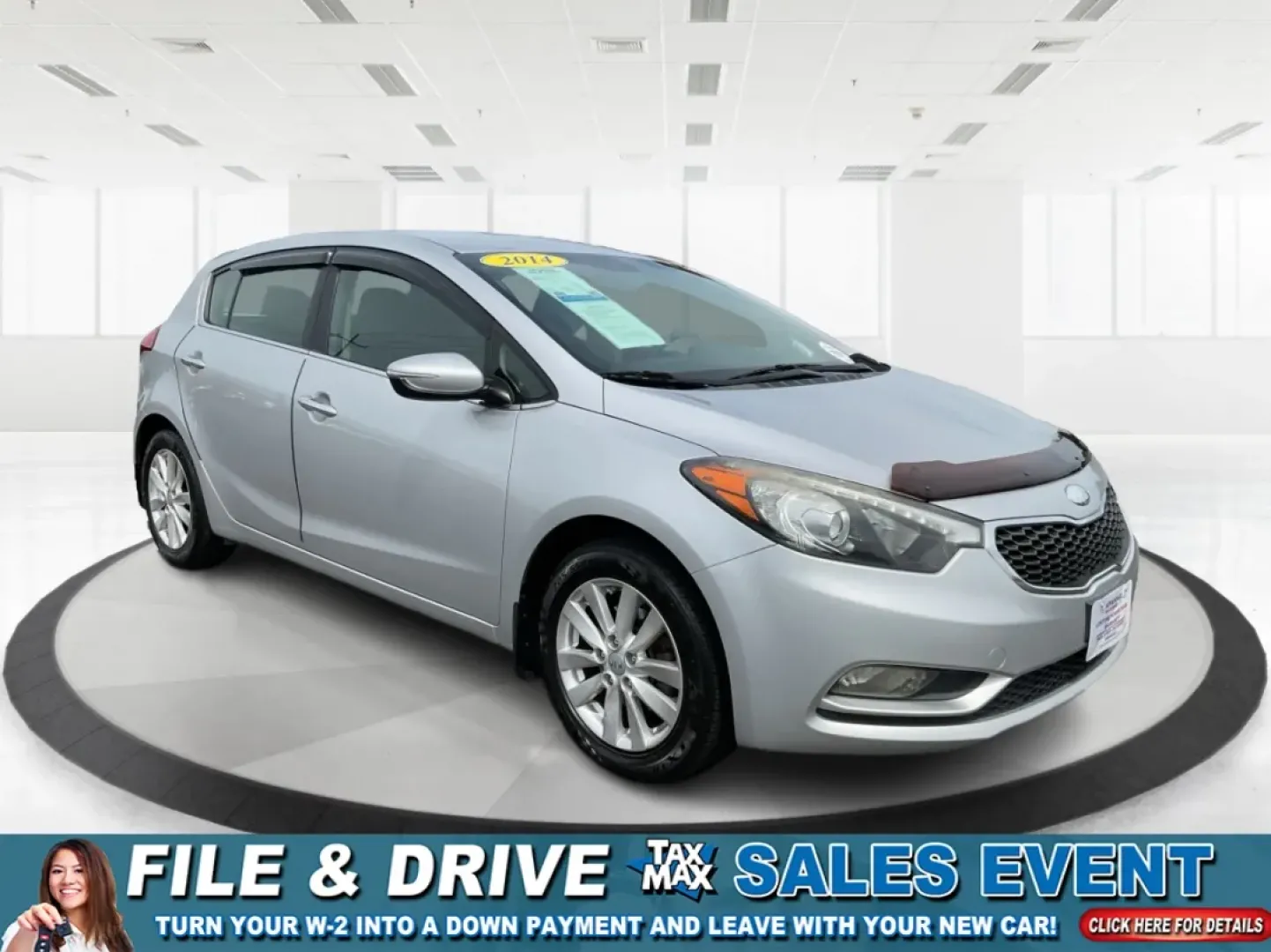 2014 Kia Forte EX (KNAFX5A88E5) with an 2L I-4 gasoline direct injection engine, 6-Speed Automatic transmission, located at 401 Woodman Dr, Riverside, OH, 45431, (937) 908-9800, 39.760899, -84.123421 - **Discover Your Next Adventure with the 2014 Kia Forte EX at Advantage Car and Credit!**<br /> <br /> Are you ready to elevate your daily commute or embark on weekend adventures? The 2014 Kia Forte EX is the perfect companion, whether you're navigating the bustling streets of Fairborn, OH, or hittin - Photo#0