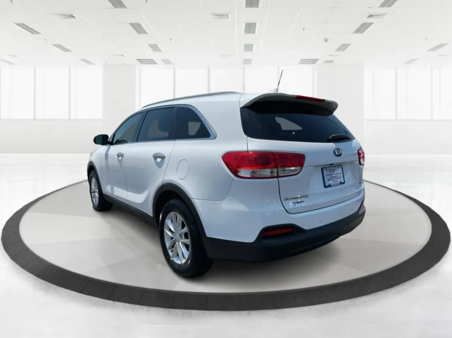 2016 Kia Sorento 2.4L LX (5XYPGDA34GG) with an 2.4L I-4 gasoline direct injection engine, located at 401 Woodman Dr, Riverside, OH, 45431, (937) 908-9800, 39.760899, -84.123421 - **Adventure Awaits: Drive Home This 2016 Kia Sorento from Advantage Car and Credit!**<br /> <br /> Are you searching for the perfect vehicle that effortlessly combines style, comfort, and the ability to tackle any adventure? Look no further than this stunning **2016 Kia Sorento 2.4L LX**! Whether yo - Photo#4