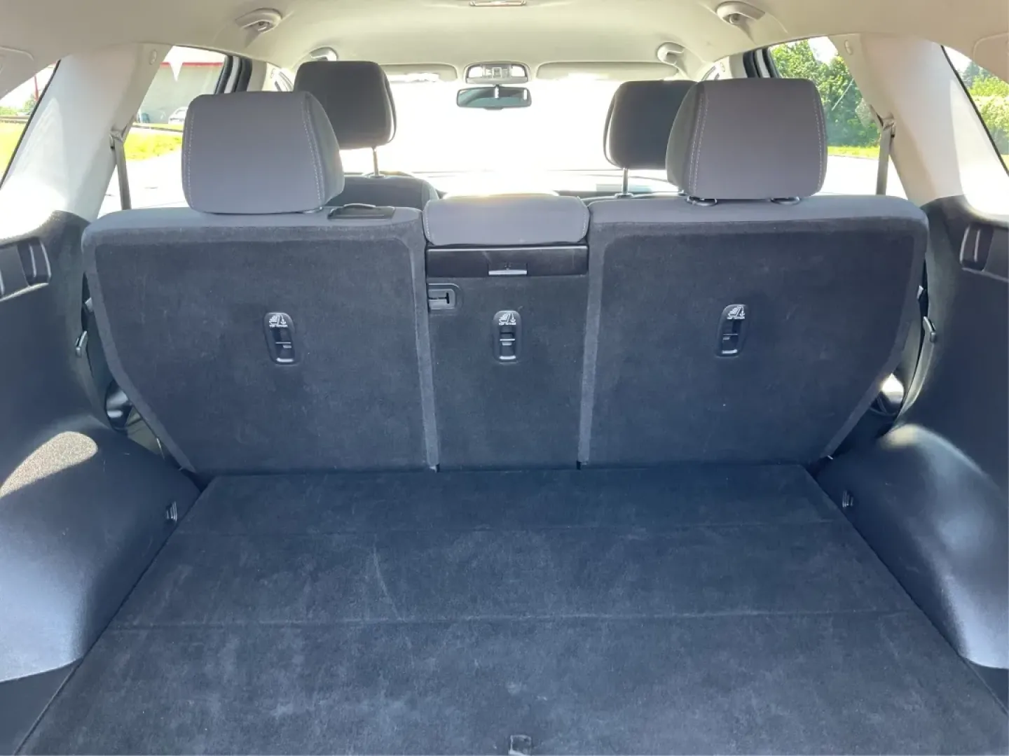 2016 Kia Sorento 2.4L LX (5XYPGDA34GG) with an 2.4L I-4 gasoline direct injection engine, located at 401 Woodman Dr, Riverside, OH, 45431, (937) 908-9800, 39.760899, -84.123421 - **Adventure Awaits: Drive Home This 2016 Kia Sorento from Advantage Car and Credit!**<br /> <br /> Are you searching for the perfect vehicle that effortlessly combines style, comfort, and the ability to tackle any adventure? Look no further than this stunning **2016 Kia Sorento 2.4L LX**! Whether yo - Photo#12