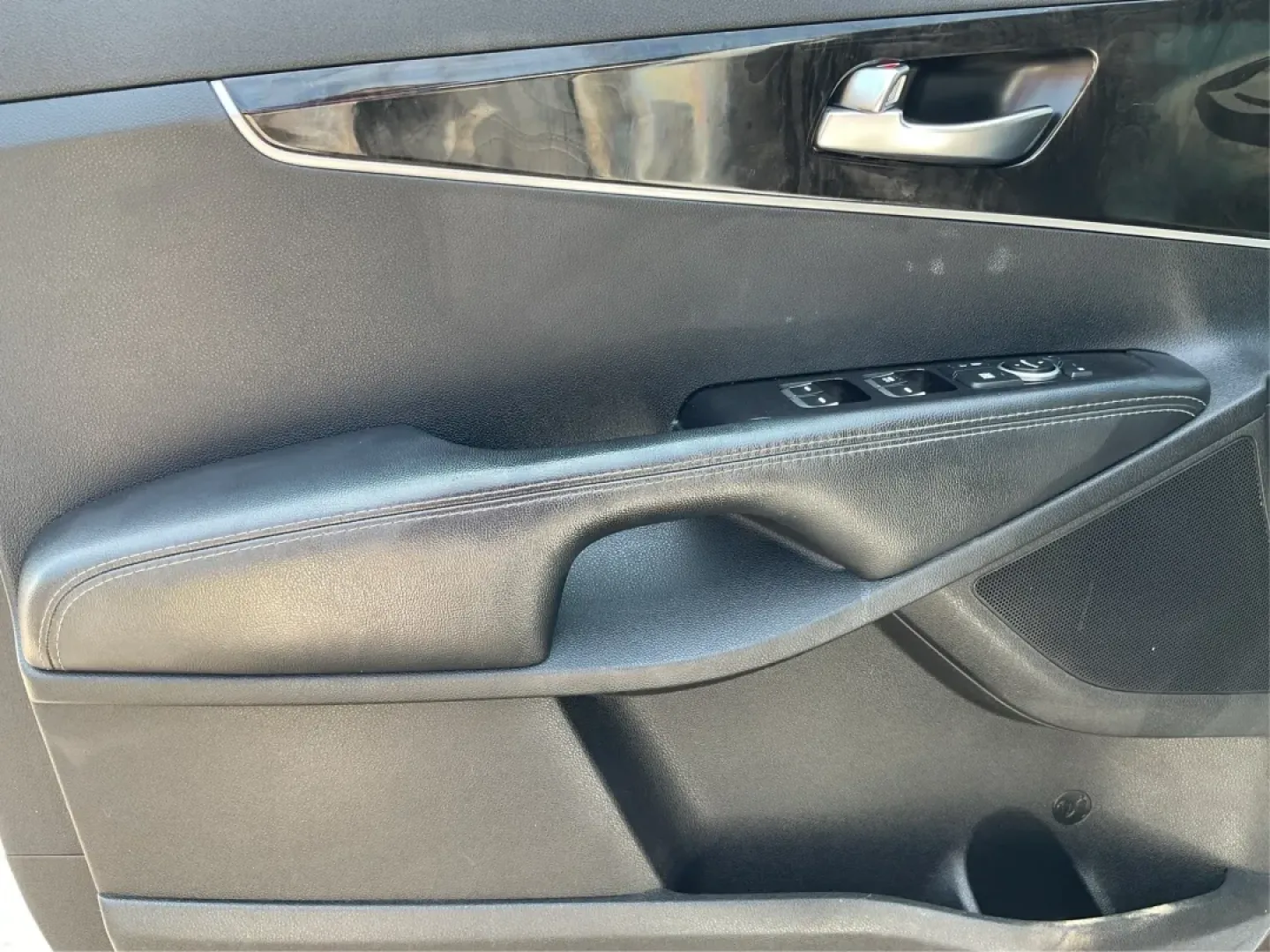 2016 Kia Sorento 2.4L LX (5XYPGDA34GG) with an 2.4L I-4 gasoline direct injection engine, located at 401 Woodman Dr, Riverside, OH, 45431, (937) 908-9800, 39.760899, -84.123421 - **Adventure Awaits: Drive Home This 2016 Kia Sorento from Advantage Car and Credit!**<br /> <br /> Are you searching for the perfect vehicle that effortlessly combines style, comfort, and the ability to tackle any adventure? Look no further than this stunning **2016 Kia Sorento 2.4L LX**! Whether yo - Photo#18